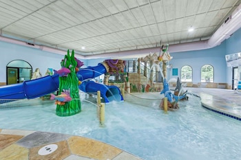 3 indoor pools, seasonal outdoor pool, sun loungers