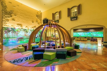 Lobby-lounge