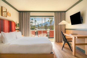 Outdoor pool, open 8:00 AM to 10:00 PM, cabanas (surcharge)