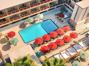 Outdoor pool, open 8:00 AM to 10:00 PM, pool cabanas (surcharge)