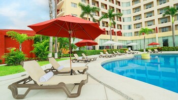 2 restaurants, serveren ontbijt