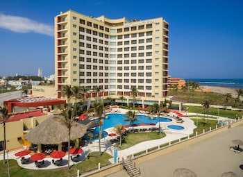 2 restaurants, breakfast served