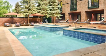 Outdoor pool, pool umbrellas