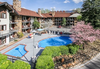 Suite familiale, 2 chambres, cuisine (Private Balcony) | Cuisine privée | Réfrigérateur, four à micro-ondes, cafetiÚre-théiÚre