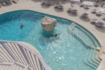 Seasonal outdoor pool, open 10 AM to 6 PM, pool umbrellas, pool loungers