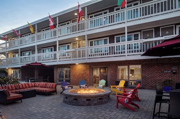 Lighthouse Waterfront Suite