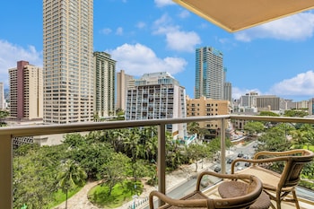 Piscine extérieure, cabanons gratuits, chaises longues