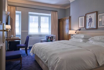 تقديم الإفطار والغداء والعشاء