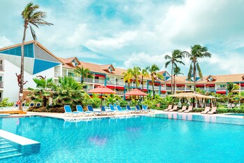 3 outdoor pools, open 8:00 AM to 6:00 PM, pool umbrellas, sun loungers