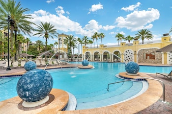 2 outdoor pools, pool loungers