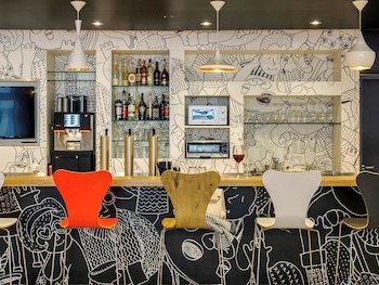 Daily buffet breakfast (EUR 17.5 per person)