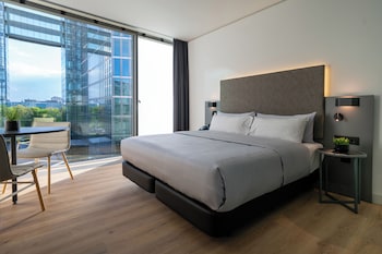 The Loft | Wohnbereich | 37-Zoll-Flachbildfernseher mit Kabelempfang, Fernseher