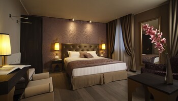 Single Room | Down comforters, minibar, in-room safe, desk