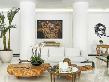 Ropa de cama de alta calidad y minibar