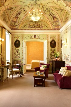 Minibar, coffre-fort, bureau, système d’insonorisation