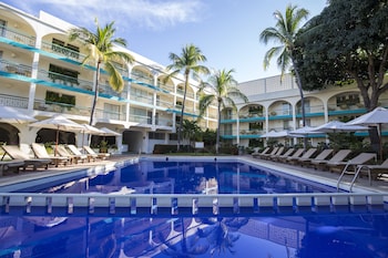 White sand, free beach shuttle, beach towels