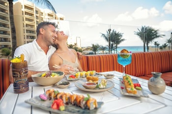 4 outdoor pools, pool umbrellas, sun loungers