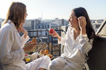 Prestige with balcony view Eiffel Tower | View from room