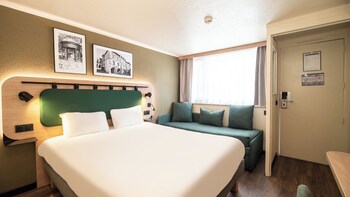 朝食 (ビュッフェ)、毎日提供 (1 名様 14.9 EUR)