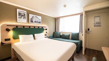 Daily buffet breakfast (EUR 14.9 per person)