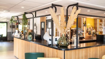 Desayuno buffet (EUR 14.90 por persona) 