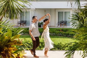 3 albercas al aire libre y camas balinesas (con cargo) 