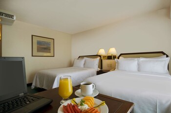 Petit déjeuner buffet servi tous les jours en supplément