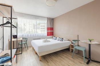 Twin Studio | Iron/ironing board, free cribs/infant beds, free WiFi, bed sheets