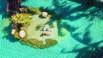 Couples treatment rooms, hot tub, steam room, hot springs, Turkish bath