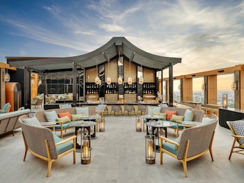 2 bars/lounges, rooftop bar, lobby lounge