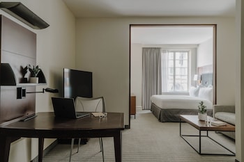 Breakfast, lunch, dinner served; Regional cuisine