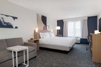 Habitación, 1 cama King size y sofá cama | Caja de seguridad en la habitación y escritorio 