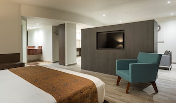 Junior Suite | Hochwertige Bettwaren, Zimmersafe, Schreibtisch, Verdunkelungsvorhänge