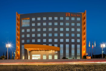 Junior Suite | Premium bedding, in-room safe, desk, blackout curtains