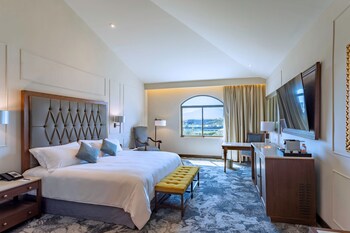 Master Suite Dos Camas | 1 bedroom, premium bedding, minibar, in-room safe