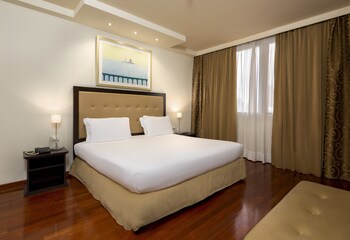 2 restauranter, frokost, lunsj og middag serveres, internasjonale retter