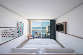 Alberca techada y alberca al aire libre por temporada