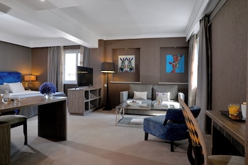 Seasonal outdoor pool, pool cabanas (surcharge), pool umbrellas