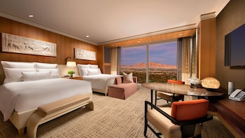 13 restaurants, lunch, dinner served; American cuisine