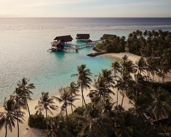 Grand Water Villa With Pool | Beach/ocean view