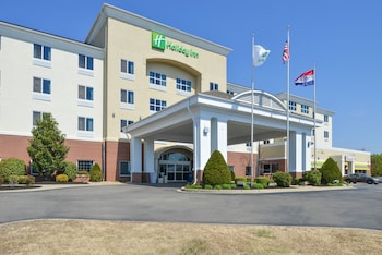 Breakfast, lunch, dinner served; Italian cuisine