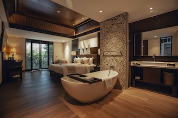 2 restaurants, breakfast served