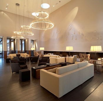 Indoor pool, sun loungers