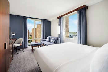 Executive Suite, 1 Bedroom, Balcony | Premium bedding, in-room safe, desk, blackout drapes