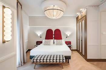 Breakfast and dinner served