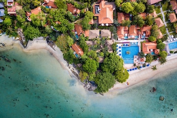 2 piscinas externas, guarda-sóis, espreguiçadeiras