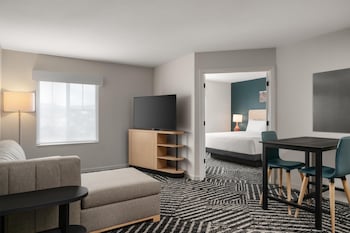Suite, 2 Bedrooms | Premium bedding, pillowtop beds, desk, laptop workspace