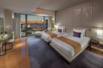 Sauna, hot tub, steam room, body treatments, aromatherapy