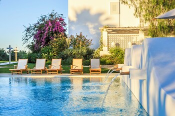 2 outdoor pools, sun loungers