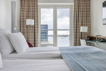 Superior double room with a double bed or twin beds, Harbor view
